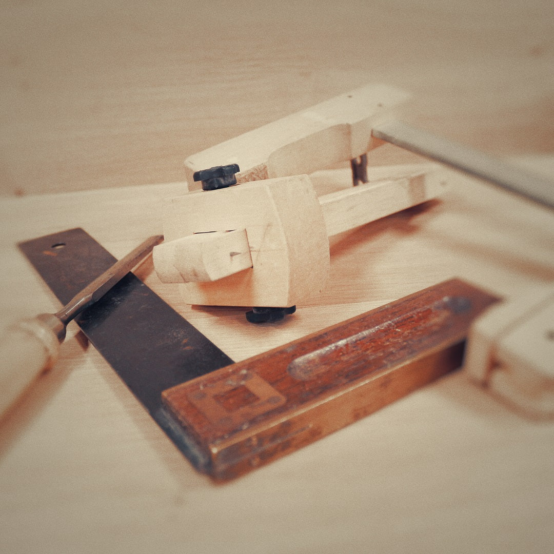 Erlebe die faszinierende Welt des Holzhandwerks mit INDIVIDUAL - deiner führenden Tischlerei in Schwerte! Hier werden deine Träume aus Holz Wirklichkeit. Wir sind nicht nur eine lokale Schreinerei, sondern auch Meister unseres Handwerks für Hauseigene Holzartikel.